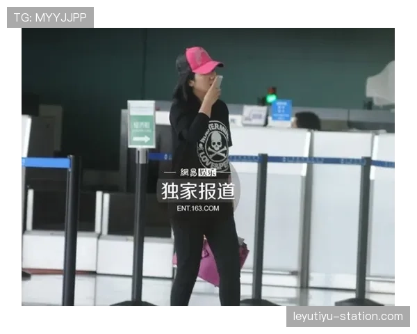 李冰洁训练服配名牌包,这反差直接让我怀疑人生 李冰洁训练服配名牌包,这反差直接让我怀疑人生